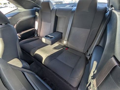 Used 2018 Dodge Challenger SXT image 8