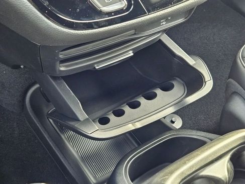 New 2026 Chrysler Pacifica Select AWD/4WD image 36