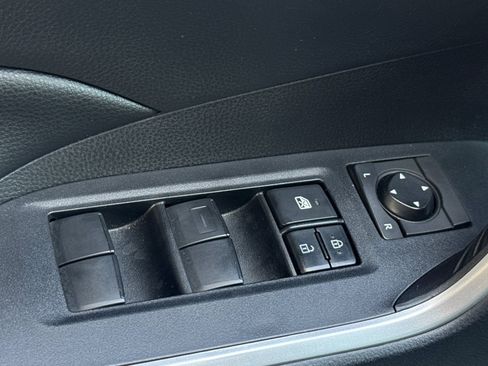Used 2019 Toyota RAV4 XLE w/ Carpet Mat Package AWD/4WD image 13