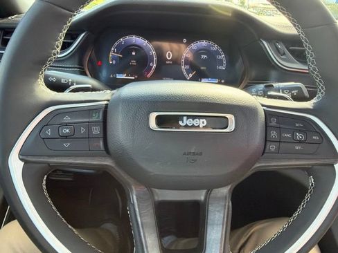 Used 2024 Jeep Grand Cherokee L Limited w/ Black Appearance Package AWD/4WD image 10