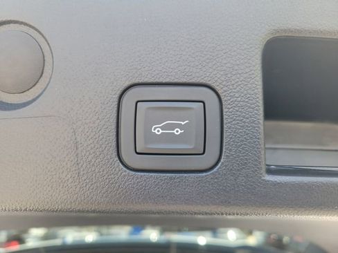 Used 2026 Chevrolet Equinox LT w/ Convenience Package II FWD image 9