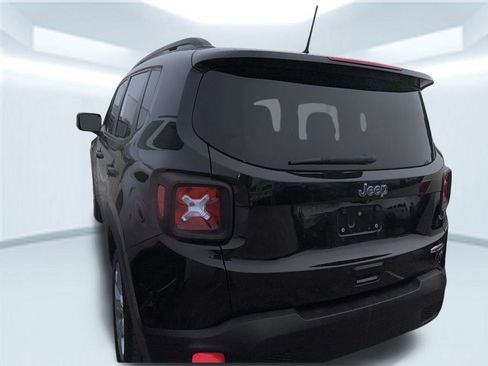 Used 2018 Jeep Renegade Latitude w/ Popular Equipment Group image 12