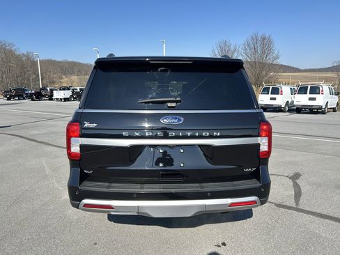 Used 2024 Ford Expedition Max XLT image 6