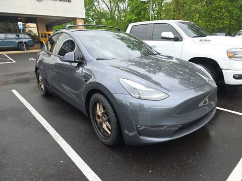 Used 2023 Tesla Model Y Performance AWD/4WD image 5