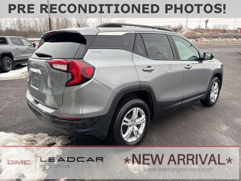 Used 2024 GMC Terrain SLE w/ Driver Convenience Package image 5
