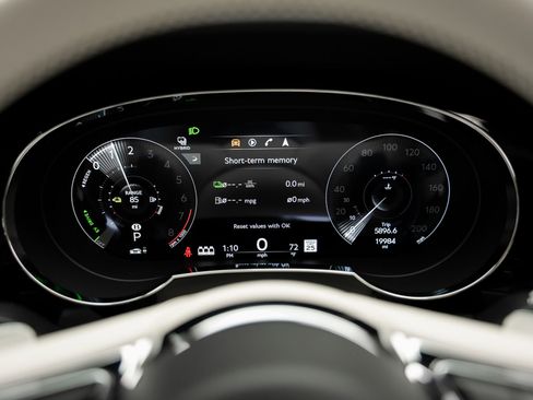 Used 2021 Bentley Bentayga Plug-In Hybrid AWD/4WD image 45