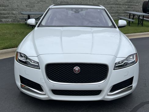Used 2017 Jaguar XF Prestige RWD image 9