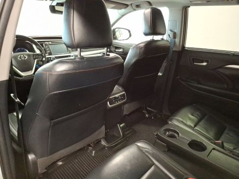 Used 2019 Toyota Highlander XLE image 12