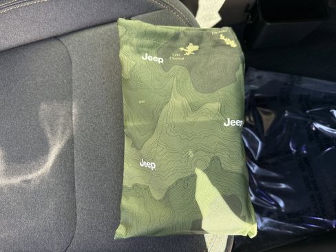 Used 2024 Jeep Wrangler Sport image 34