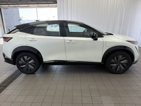 Used 2024 Nissan Ariya AWD image 13