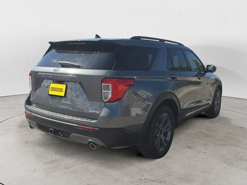Used 2022 Ford Explorer XLT w/ XLT Sport Appearance Package AWD/4WD image 5