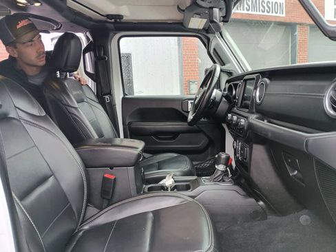 Used 2020 Jeep Wrangler Unlimited Sahara AWD/4WD image 10
