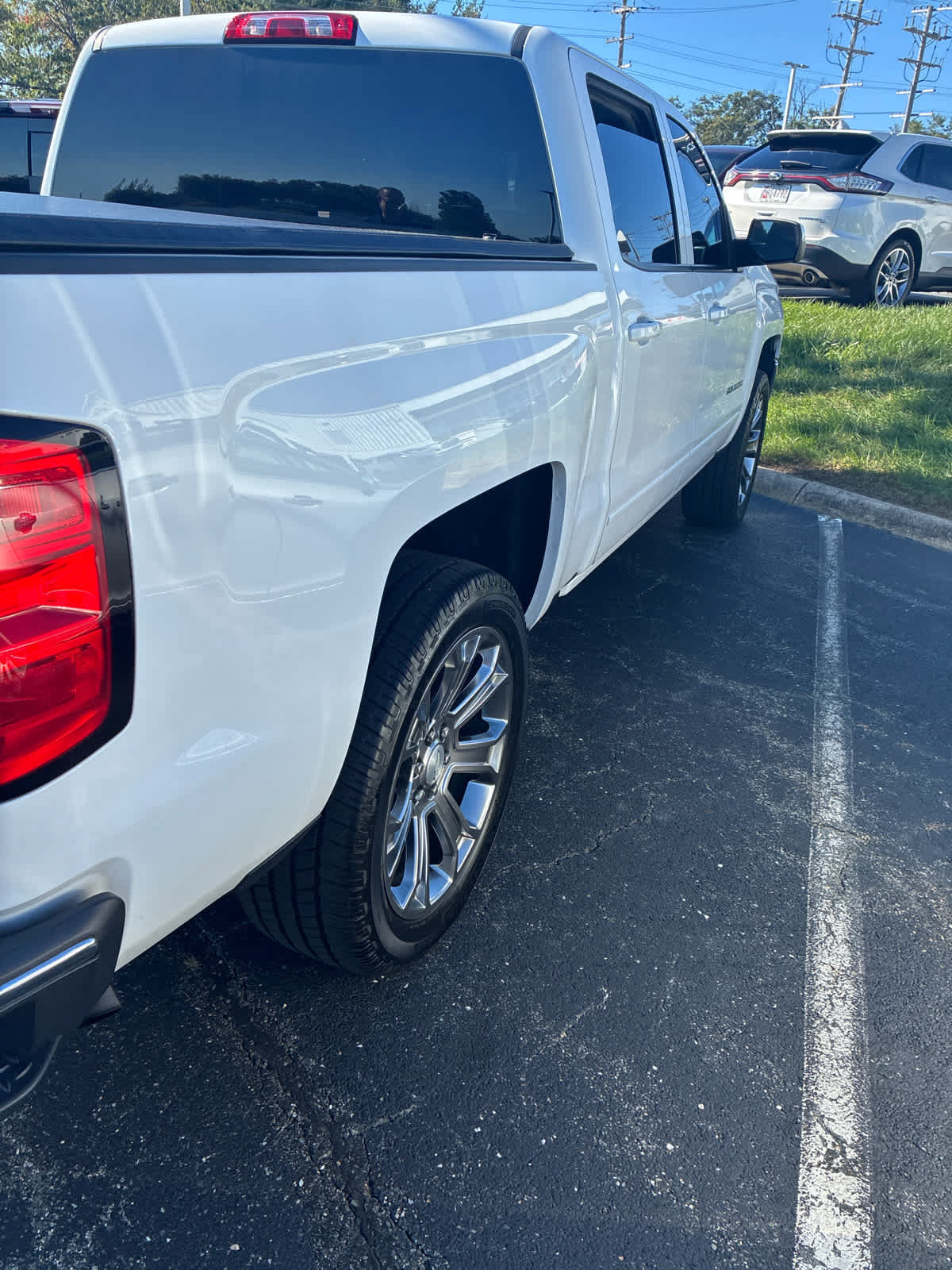 Used 2018 Chevrolet Silverado 1500 LT w/ All Star Edition AWD/4WD image 3