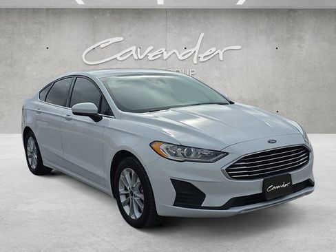 Used 2020 Ford Fusion SE image 2