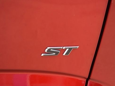 Used 2024 Buick Enclave Essence w/ Sport Touring Edition image 8