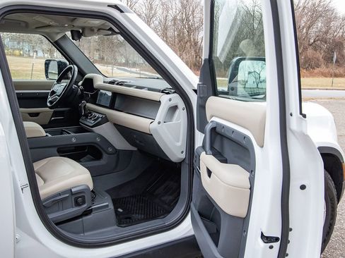 Used 2020 Land Rover Defender 110 S image 16