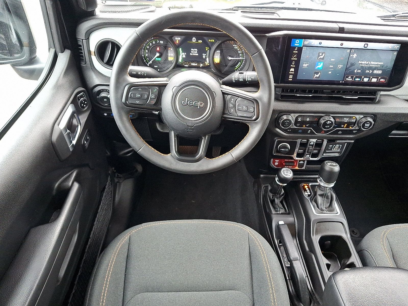 Certified 2024 Jeep Wrangler Unlimited AWD/4WD image 11
