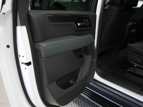 New 2026 GMC Yukon XL AT4 w/ AT4 Premium Plus Package AWD/4WD image 24