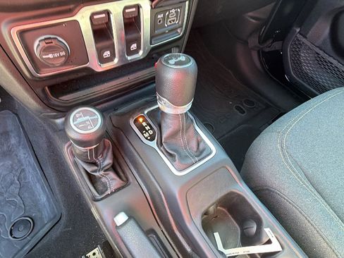 Used 2025 Jeep Wrangler Sport image 29