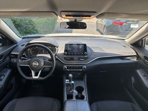 Used 2025 Nissan Altima 2.5 SV FWD image 33