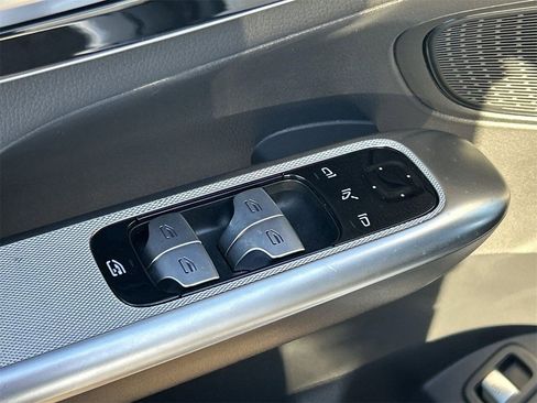 Used 2025 Mercedes-Benz GLC 300 4MATIC image 18