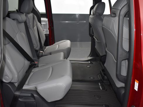 Used 2026 Toyota Sienna XLE FWD image 26