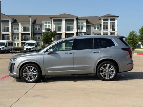 Certified 2025 Cadillac XT6 Premium Luxury FWD image 4