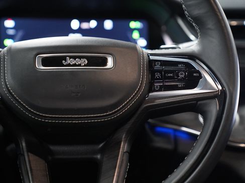 Used 2023 Jeep Grand Cherokee Overland w/ Advanced Protech Group III image 21