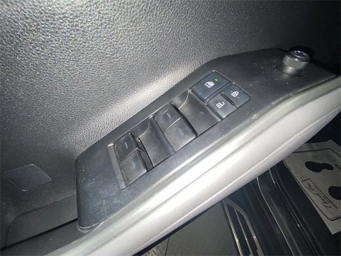 Used 2022 Toyota Highlander XLE image 13