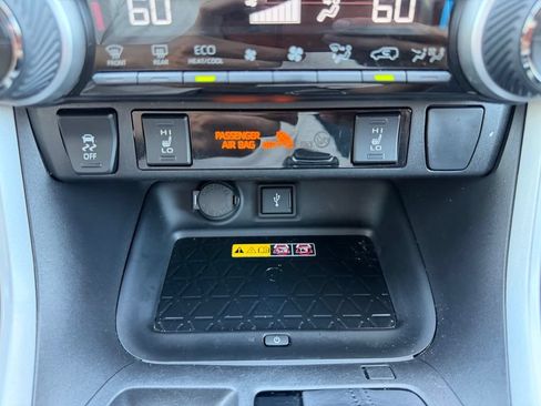 Used 2022 Toyota RAV4 XSE AWD/4WD image 26