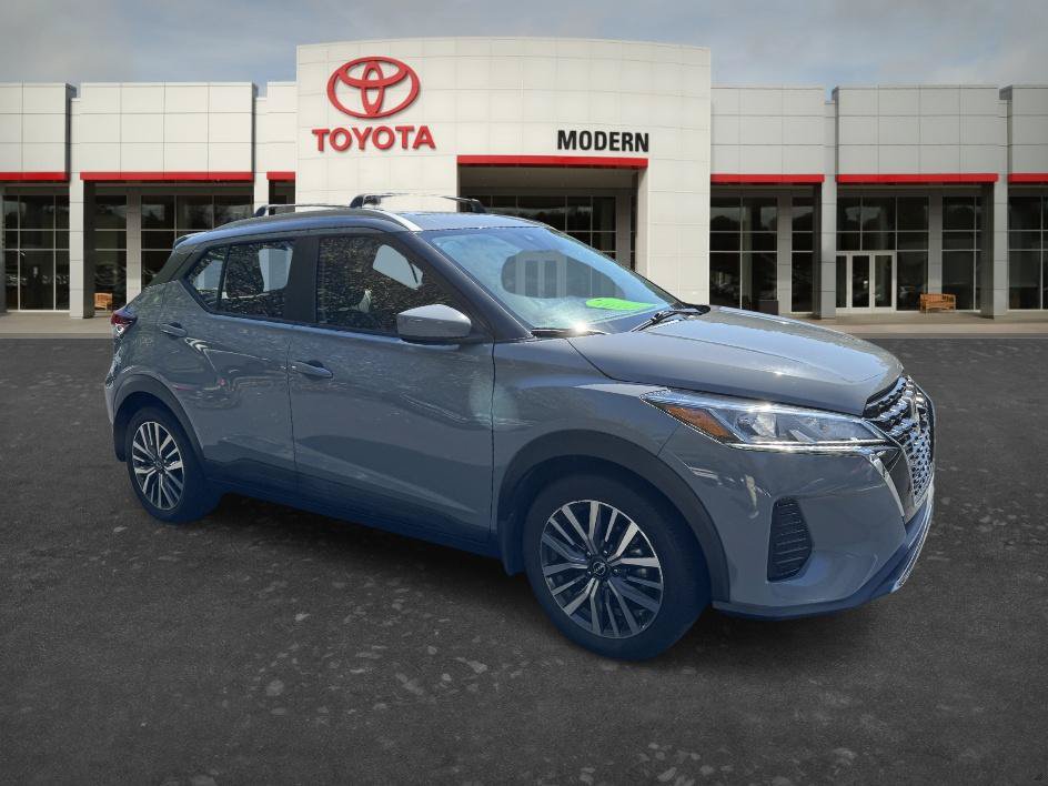 Used 2022 Nissan Kicks SV w/ Interior Electronics Package FWD image 8