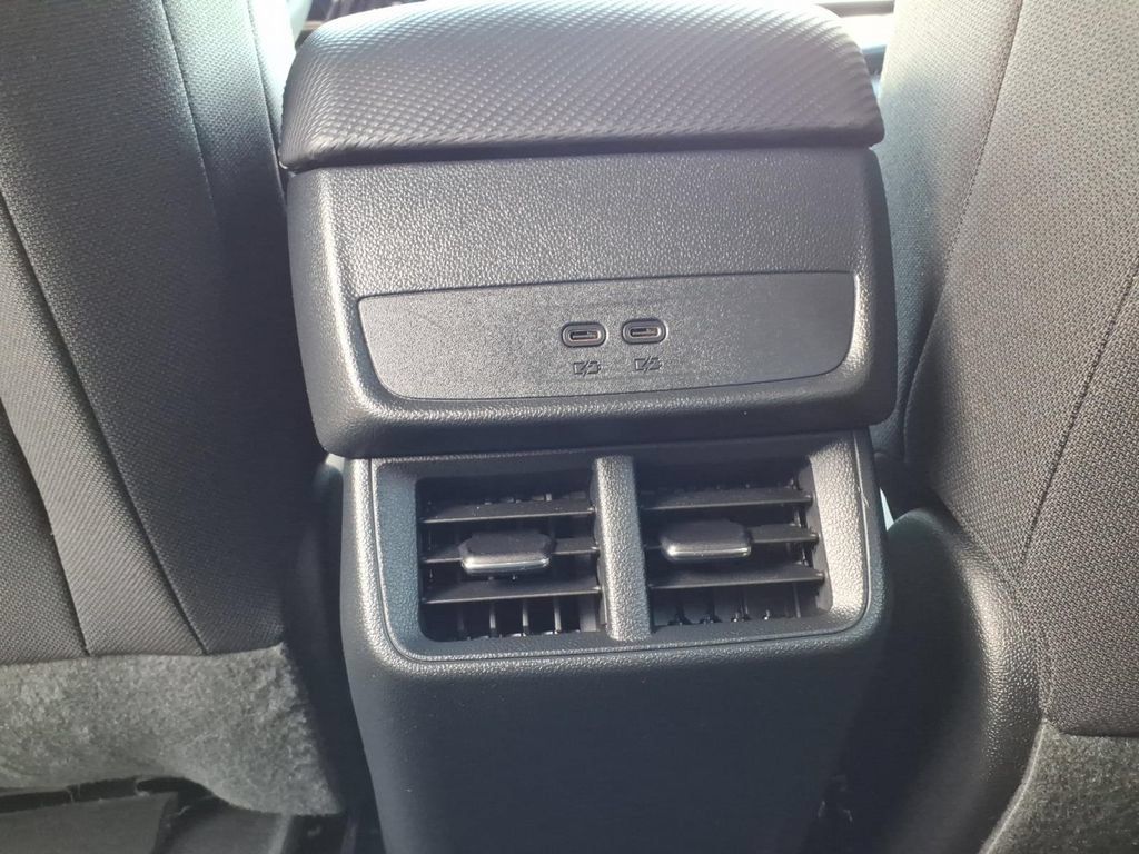 Used 2026 Chevrolet Equinox LT w/ Safety and Technology Package AWD/4WD image 9