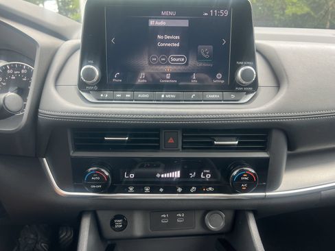 Used 2025 Nissan Rogue SV AWD/4WD image 4