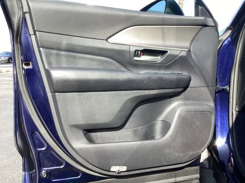 Used 2024 Toyota Grand Highlander XLE image 32