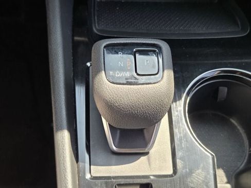 Used 2023 Nissan Rogue SV FWD image 15
