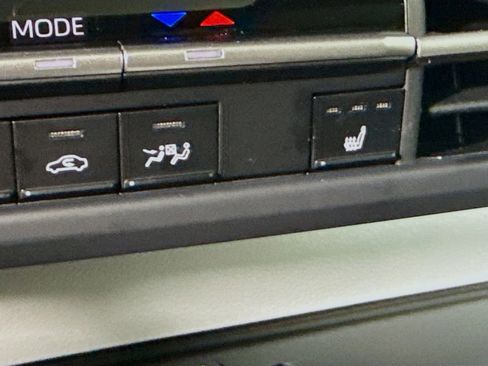 Used 2026 Toyota Sienna XLE AWD/4WD image 19