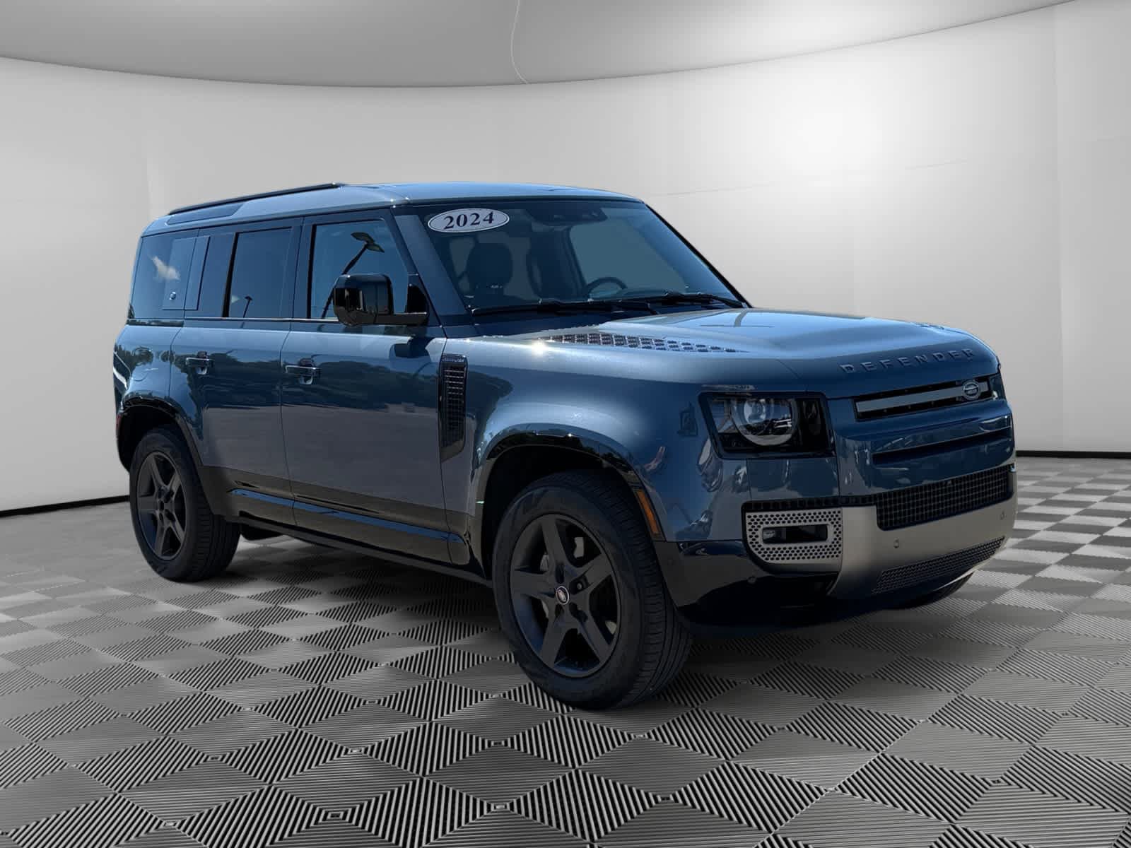 Used 2024 Land Rover Defender 110 X-Dynamic SE AWD/4WD image 7