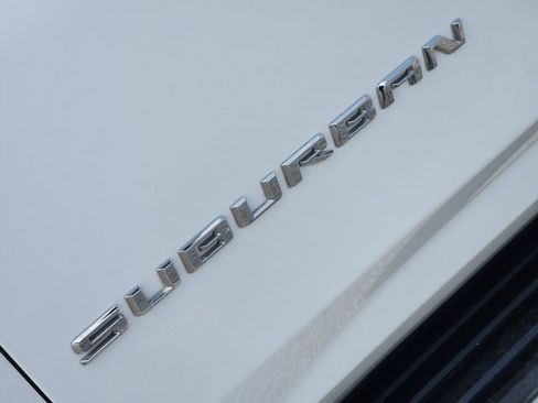 Used 2023 Chevrolet Suburban LT image 9