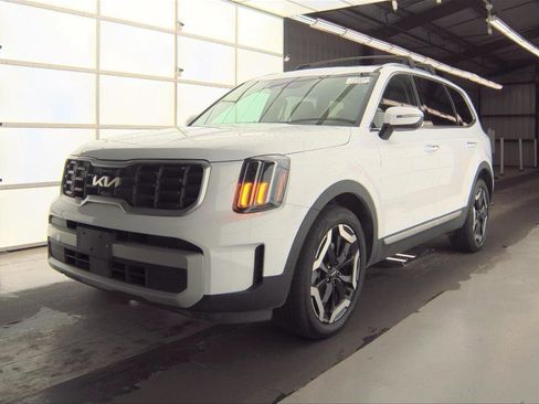 Used 2025 Kia Telluride S image 2