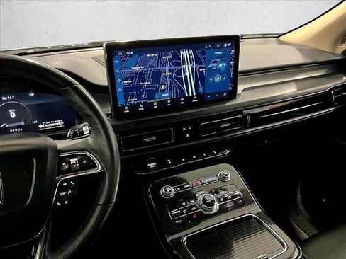 Used 2023 Lincoln Nautilus FWD w/ Premium Package image 8