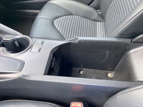 Used 2023 Toyota Camry SE FWD image 13