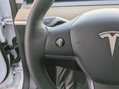 Used 2021 Tesla Model 3 Performance image 17