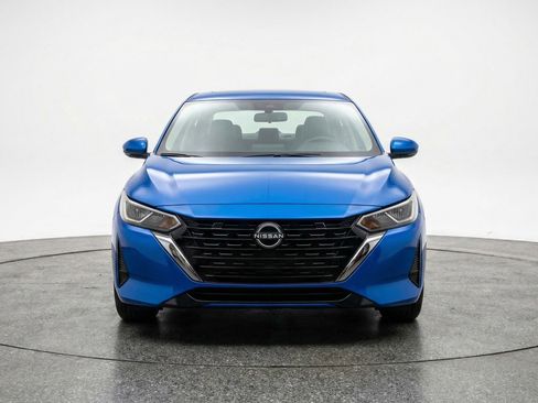 Used 2025 Nissan Sentra SV image 2