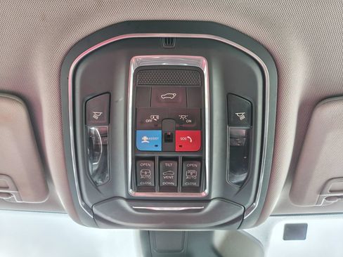 Used 2023 Jeep Grand Cherokee L Limited w/ Luxury Tech Group II AWD/4WD image 34