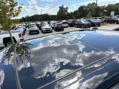 Used 2022 Ford F150 Lariat w/ Equipment Group 502A High AWD/4WD image 3