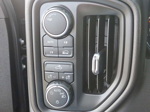 Used 2022 Chevrolet Silverado 1500 Custom image 23