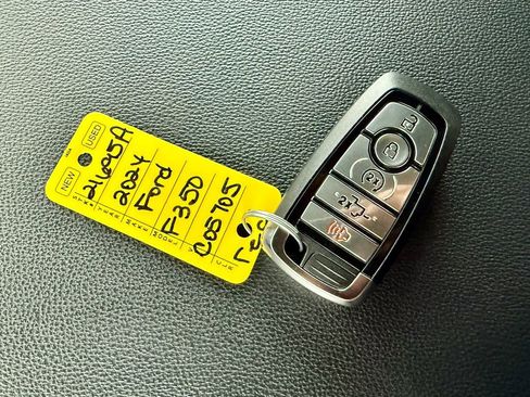 Certified 2024 Ford F350 Lariat w/ Chrome Package image 37