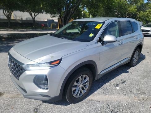 Used 2019 Hyundai Santa Fe SEL FWD image 2