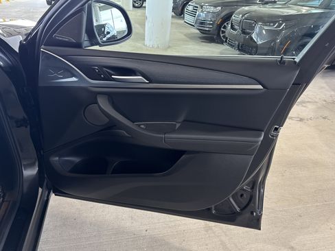 Certified 2025 BMW X4 xDrive30i w/ Premium Package image 9