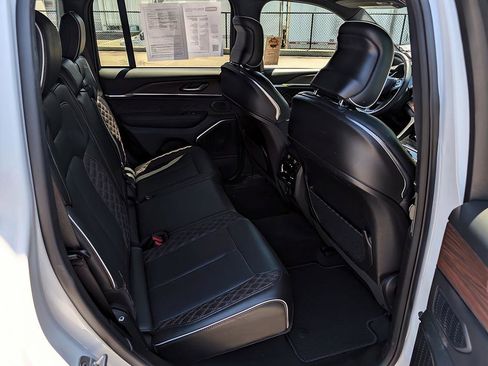 Used 2025 Jeep Grand Cherokee Summit AWD/4WD image 13